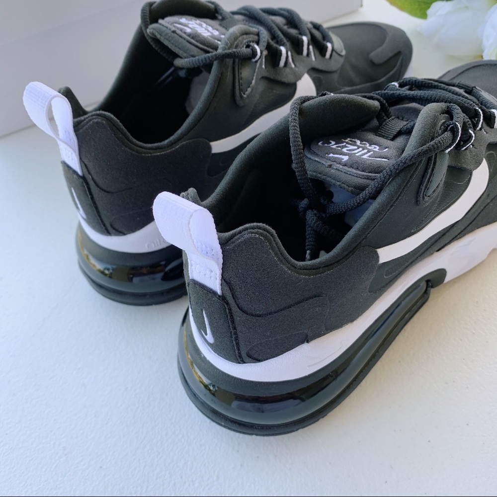 Nike Air Max 270 React Black and White NWT - Picture 9 of 11